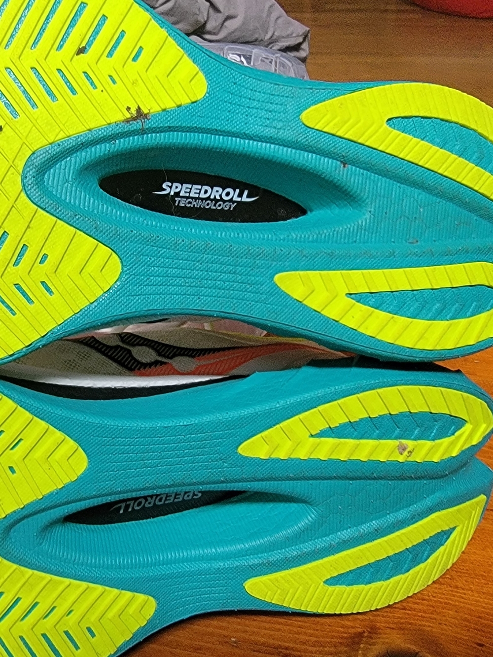 Saucony Endorphin Pro 4 Running Shoe White Teal S10939-97 - Picture 2 of 5